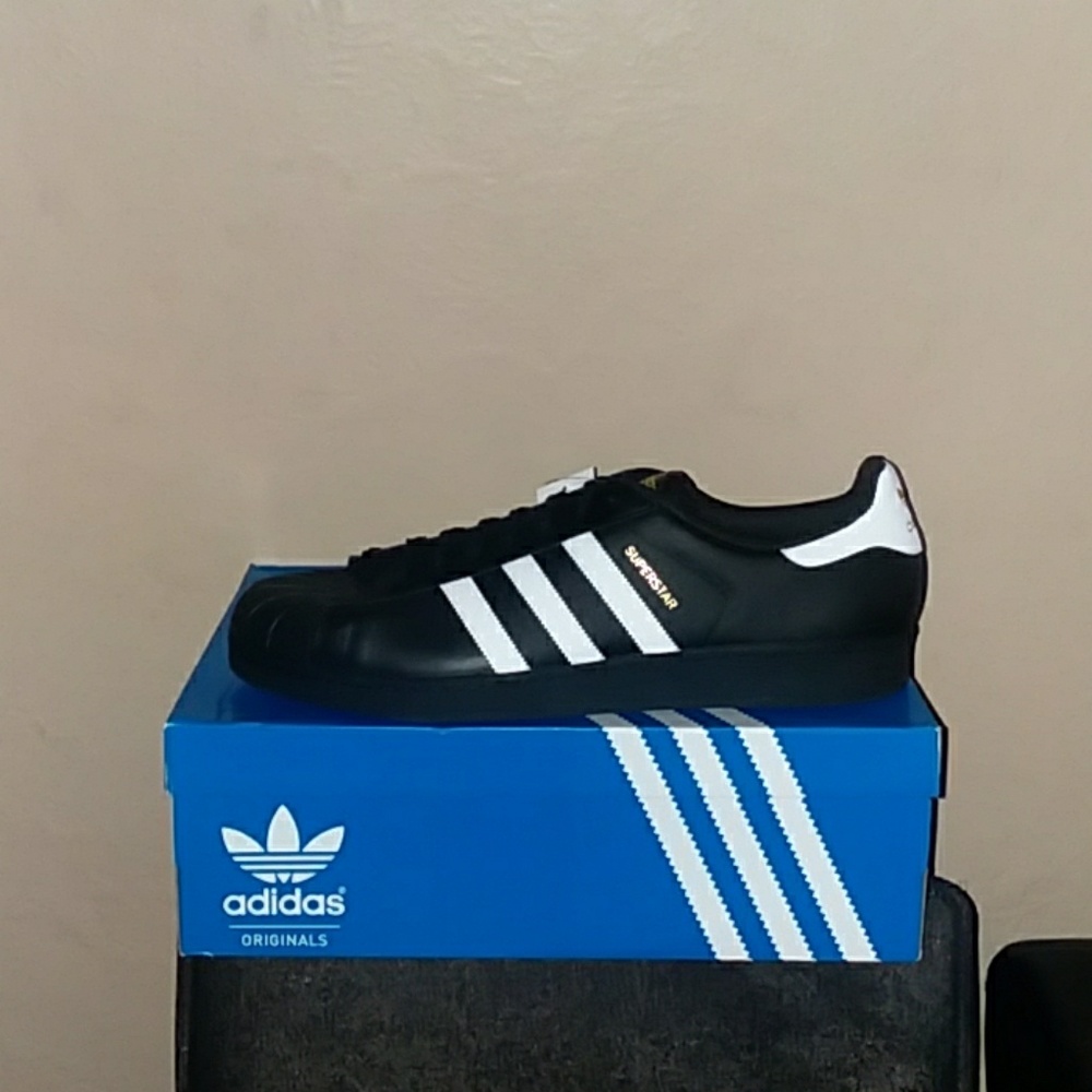 Men's size 18 Adidas shell toes superstar